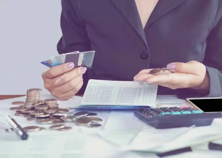 How to Manage Corporate Credit Card Expenses Efficiently